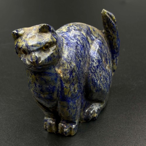 Meravigliosa statua gatto